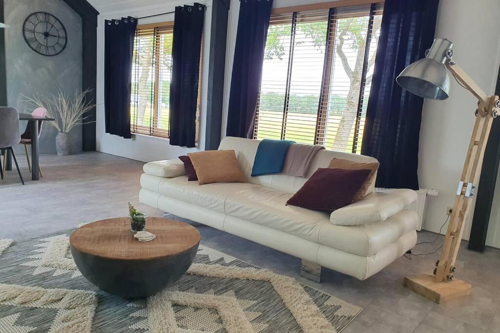 Vrijstaand / Landelijk Appartement Met Uitzicht! De Wijk Εξωτερικό φωτογραφία